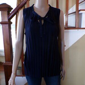 DKNY Sleeveless Navy Blue Pleated Blouse Bow Tie Collar Size MEDIUM